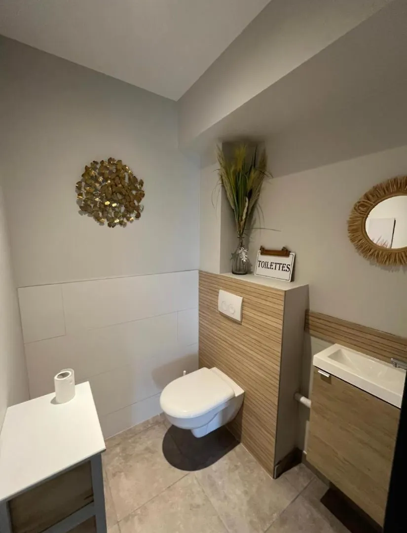 Holiday home Gites De Landuziere, Sleeps 14 Saint-Genet-Lerpt